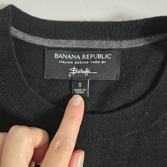 Banana Republic Italian Merino wool black Crew-Neck Sweater Baruffa men sz S - Picture 2 of 6